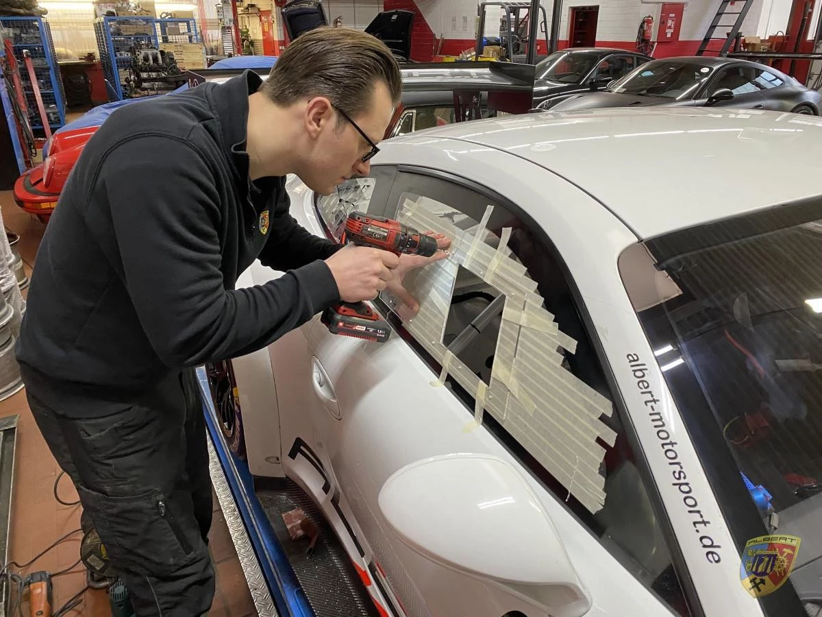 Ventana corrediza de acrílico para puertas de paneles de plexiglás rectos | Albert Motorsport