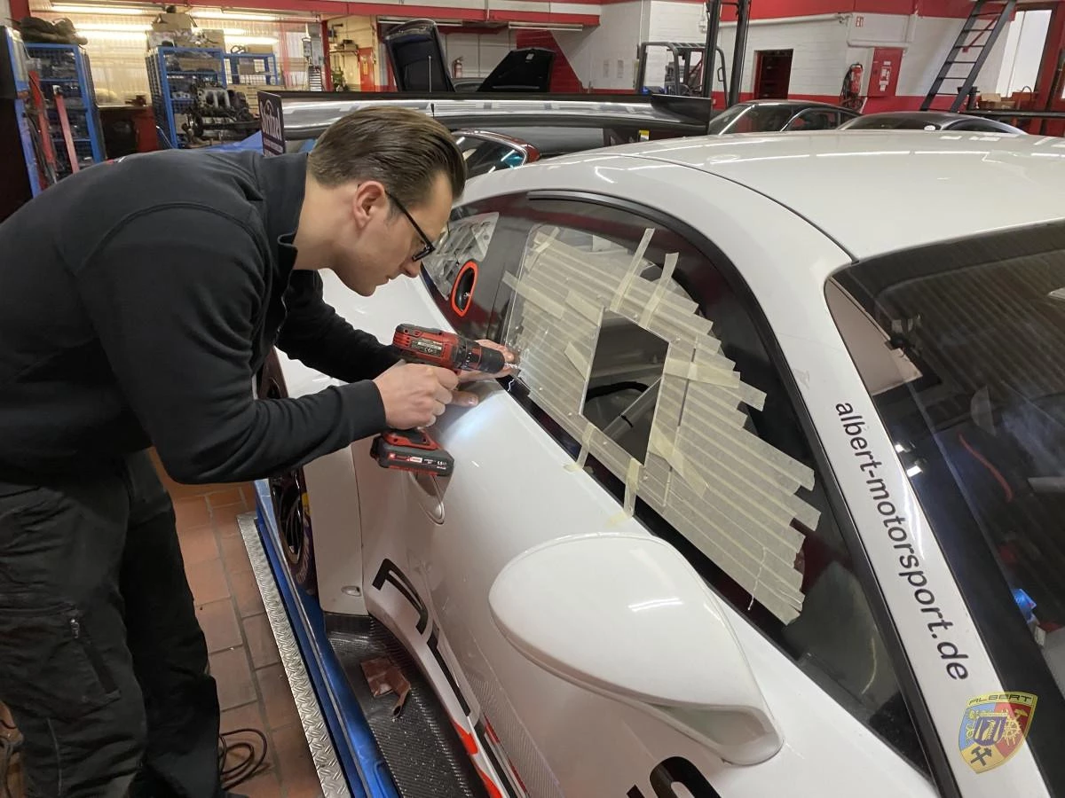 Ventana corrediza de acrílico para puertas de paneles de plexiglás rectos | Albert Motorsport