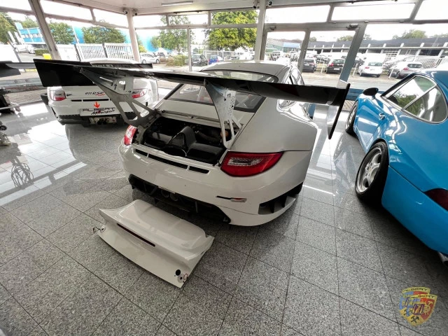 997 GT3 R bonnet carbon original used Porsche 911 – Albert Motorsport 2