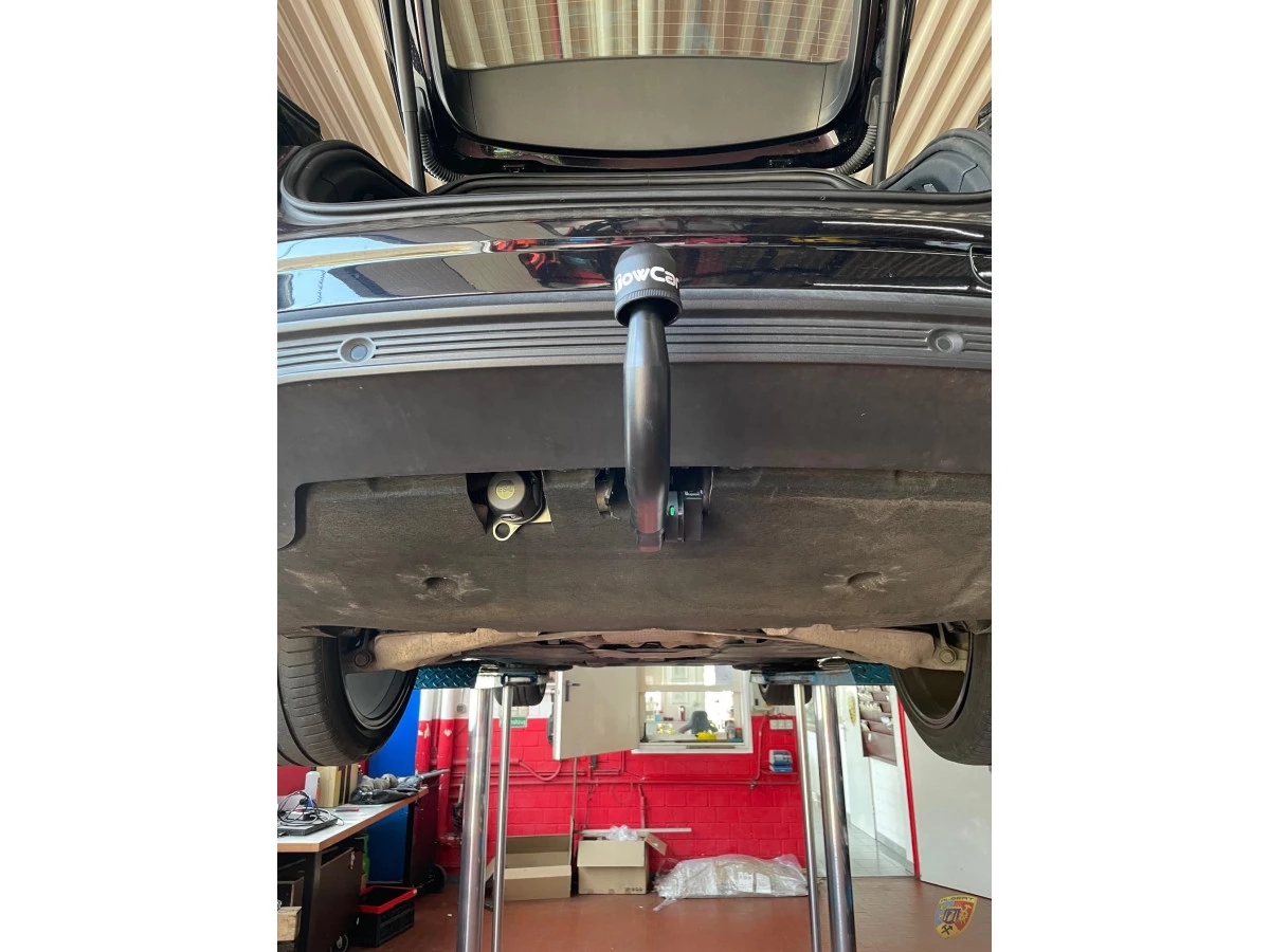 971 gancio di traino staccabile per Porsche Panamera | Albert Motorsport