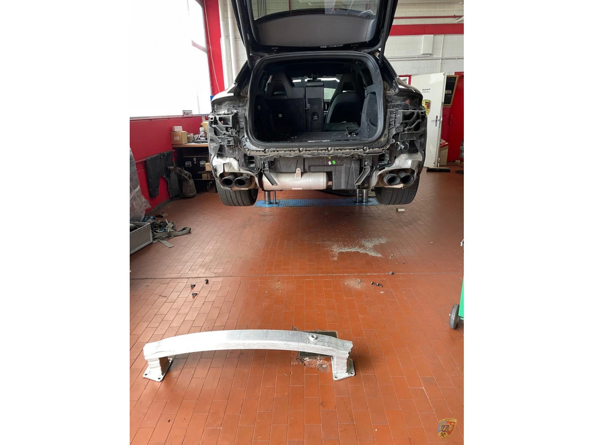 971 detachable trailer hitch for Porsche Panamera – Albert Motorsport