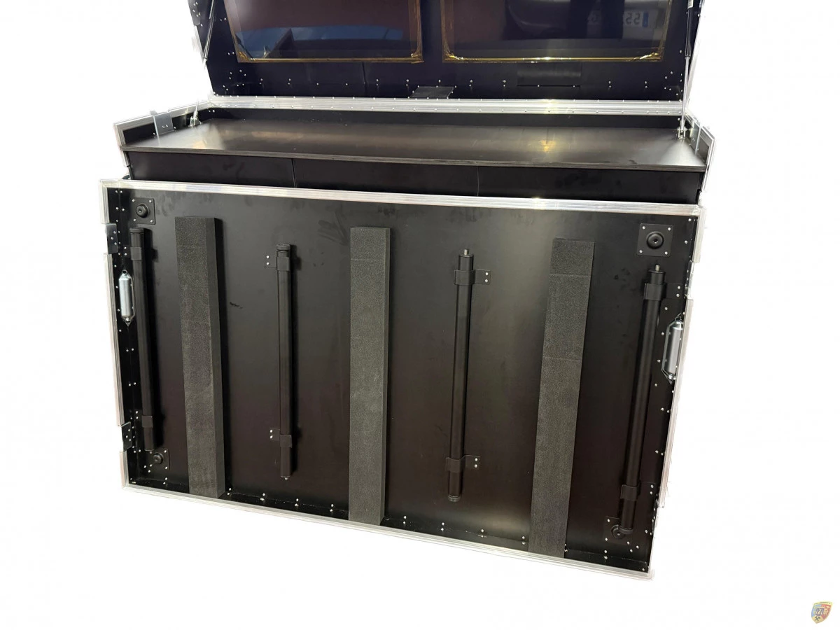 Pitbox L-Case mit Schubladen auch mit Bildschirmen - Typ Albert Motorsport – Albert Motorsport