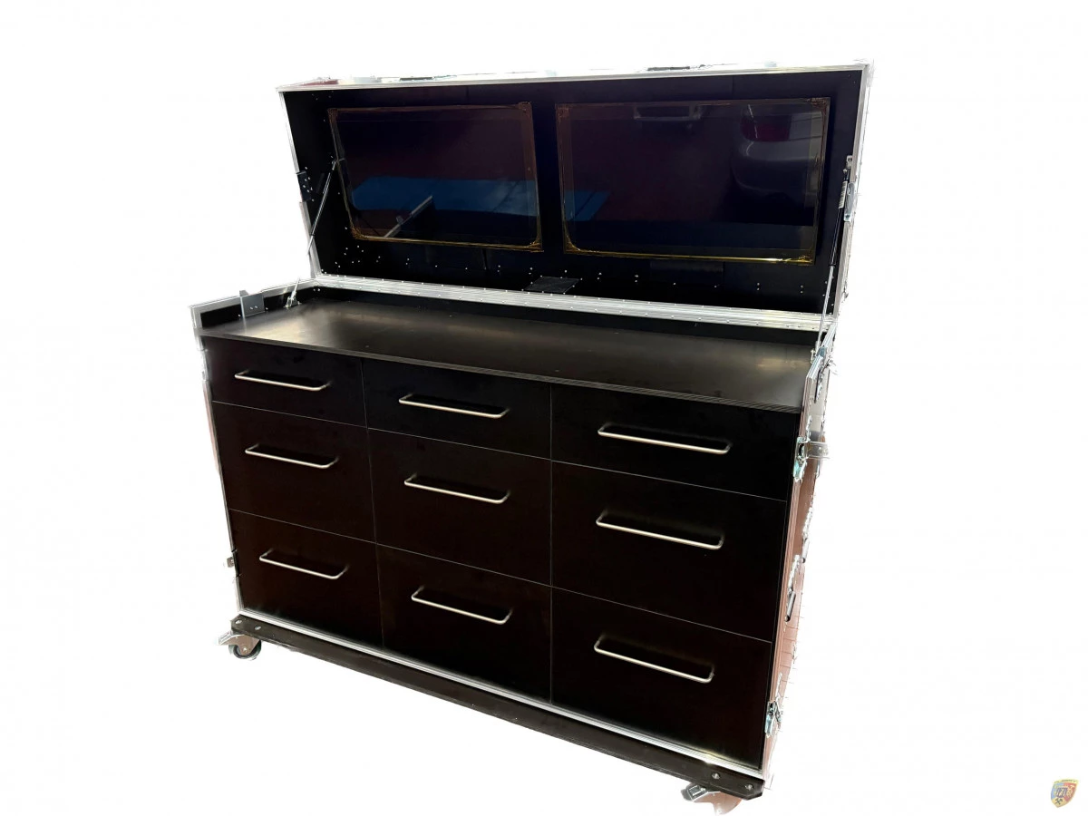 Pitbox L-Case mit Schubladen auch mit Bildschirmen - Typ Albert Motorsport – Albert Motorsport