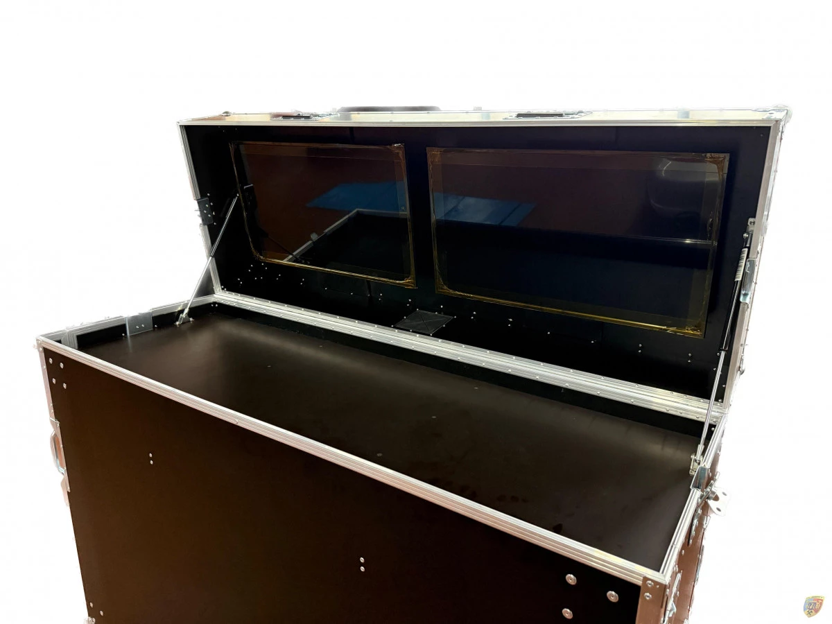 Pitbox L-Case mit Schubladen auch mit Bildschirmen - Typ Albert Motorsport – Albert Motorsport