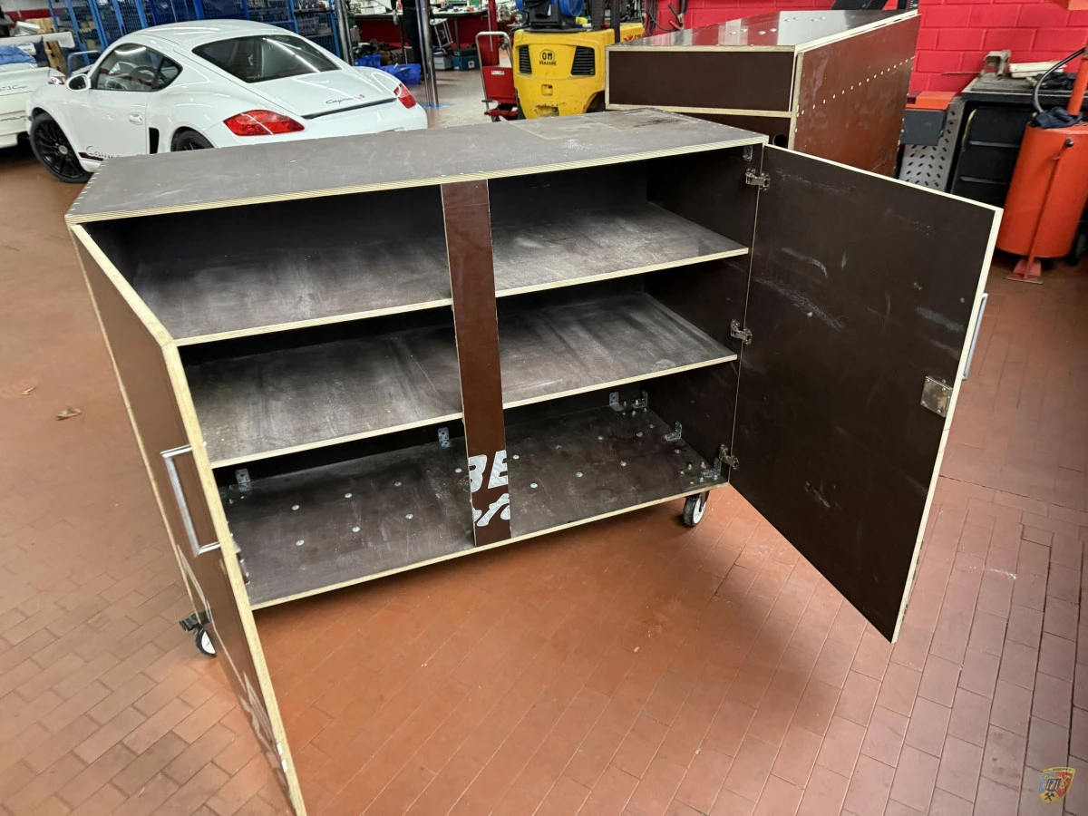 L Case mit 2 Bildschirmen und Transportkasten für Pitbox – Albert Motorsport