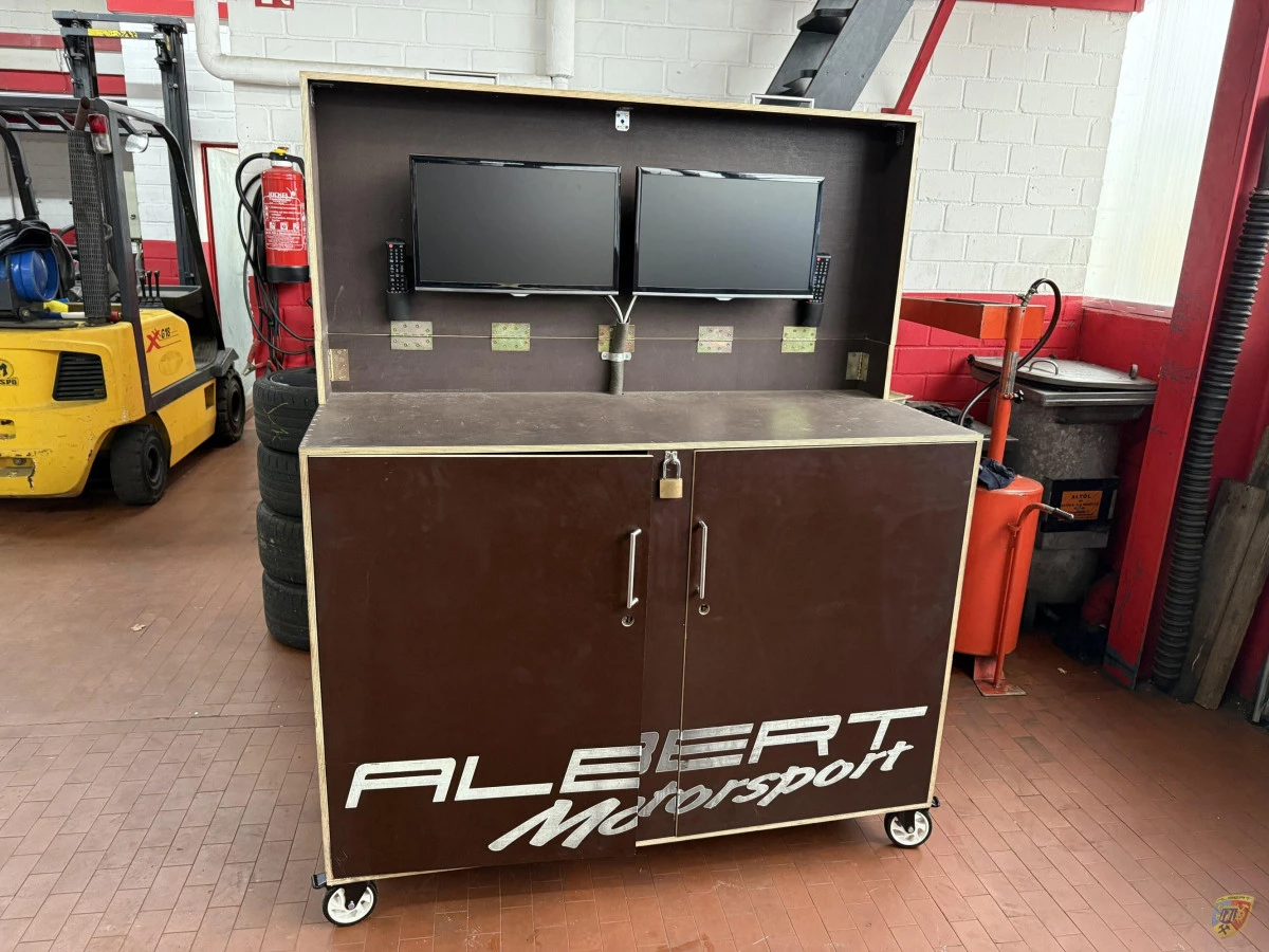 L Case mit 2 Bildschirmen und Transportkasten für Pitbox – Albert Motorsport