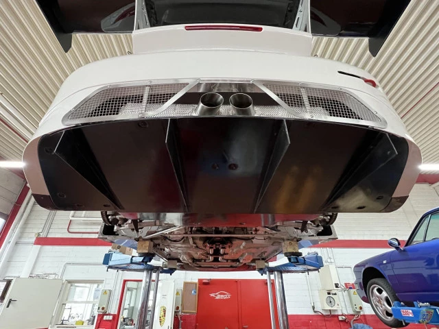 Diffuseur complet en carbone pour Porsche 911 GT3 R 2013 | Albert Motorsport 2