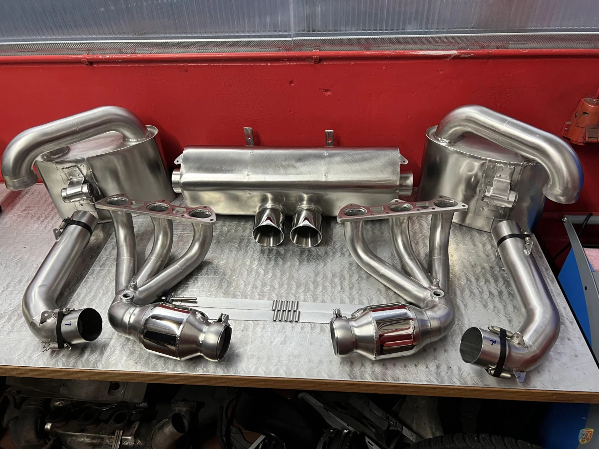 997 - 991.1 Sistema di scarico GT3 Cup con catalizzatore e silenziatori laterali per Porsche 911 | Albert Motorsport