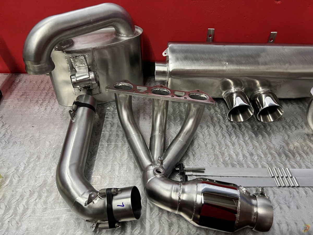 997 - 991.1 Sistema di scarico GT3 Cup con catalizzatore e silenziatori laterali per Porsche 911 | Albert Motorsport