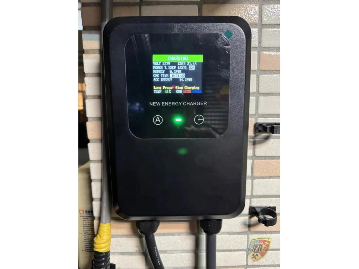 Estación de carga Wallbox para coches eléctricos, incluido Porsche | Albert Motorsport