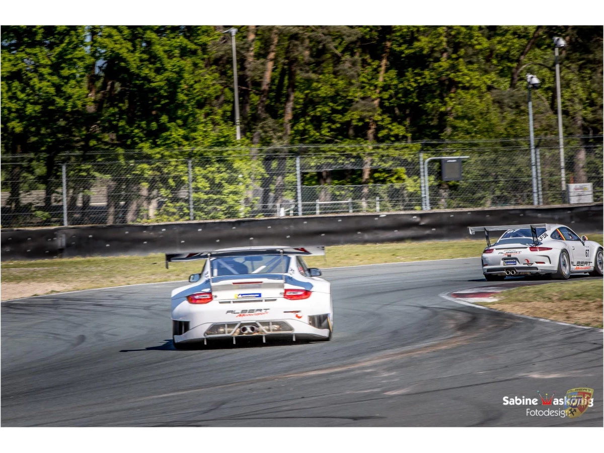 Porsche 997 GT3 R - Sabine Schmitz - Patrick Huismann - Frikadelli - di Albert Motorsport | Albert Motorsport