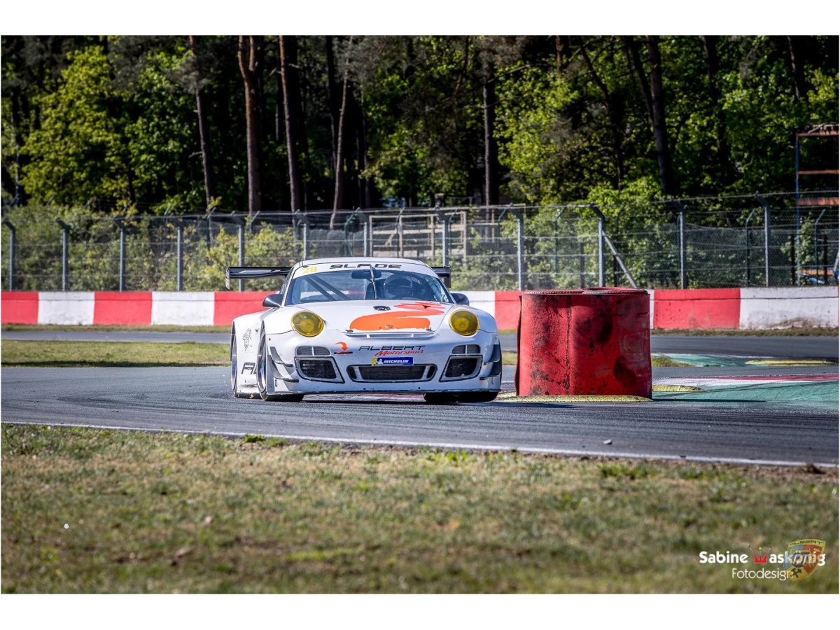 Porsche 997 GT3 R - Sabine Schmitz - Patrick Huismann - Frikadelli - by Albert Motorsport – Albert Motorsport