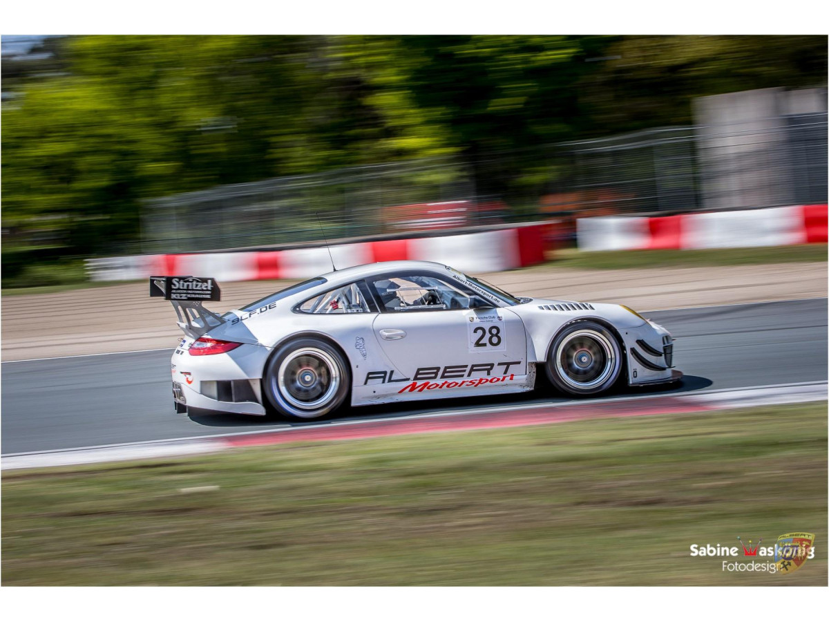Porsche 997 GT3 R - Sabine Schmitz - Patrick Huismann - Frikadelli - por Albert Motorsport