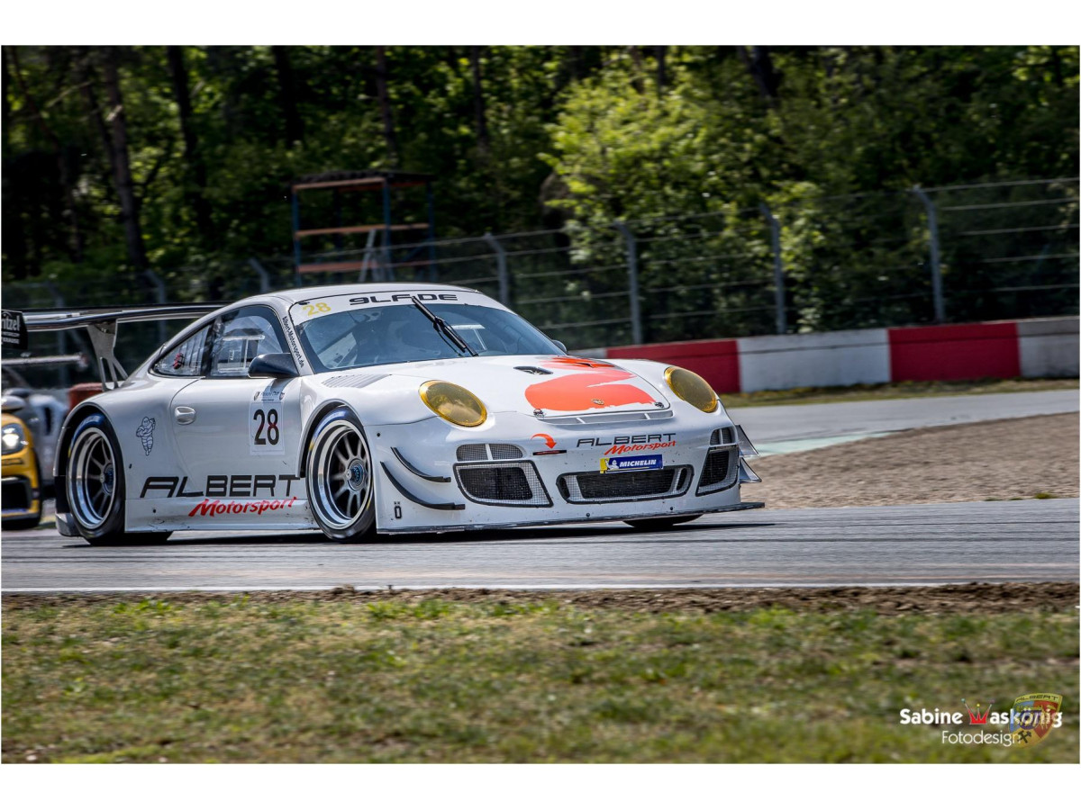 Porsche 997 GT3 R - Sabine Schmitz - Patrick Huismann - Frikadelli - par Albert Motorsport