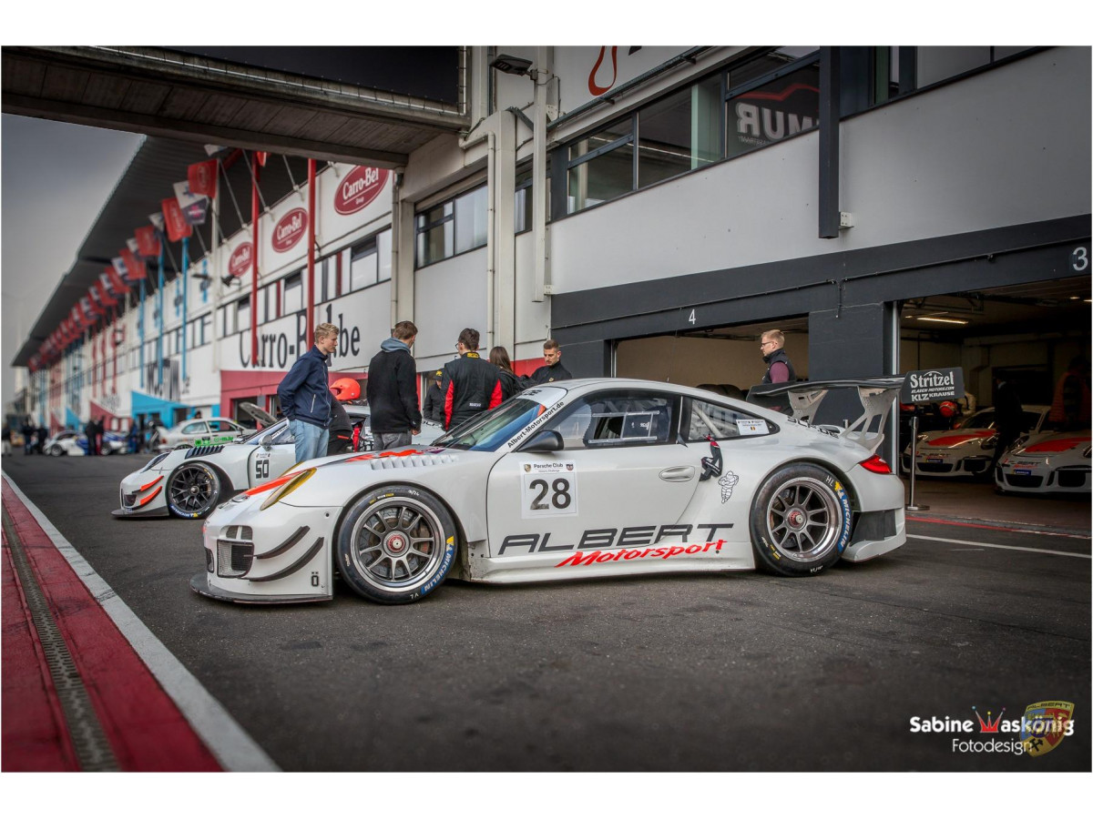 Porsche 997 GT3 R - Sabine Schmitz - Patrick Huismann - Frikadelli - por Albert Motorsport