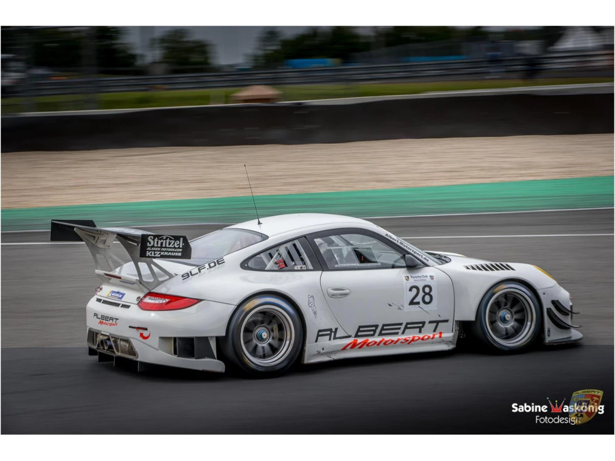 Porsche 997 GT3 R - Sabine Schmitz - Patrick Huismann - Frikadelli - di Albert Motorsport | Albert Motorsport