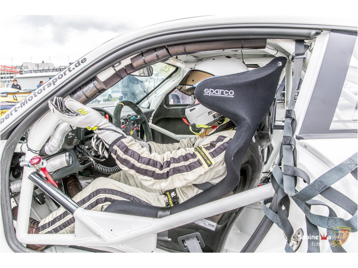 Porsche 997 GT3 R - Sabine Schmitz - Patrick Huismann - Frikadelli - by Albert Motorsport