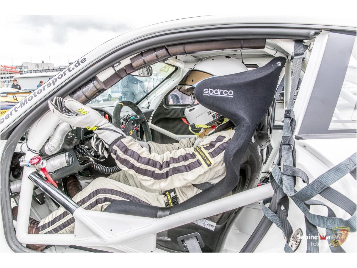 Porsche 997 GT3 R - Sabine Schmitz - Patrick Huismann - Frikadelli - di Albert Motorsport | Albert Motorsport