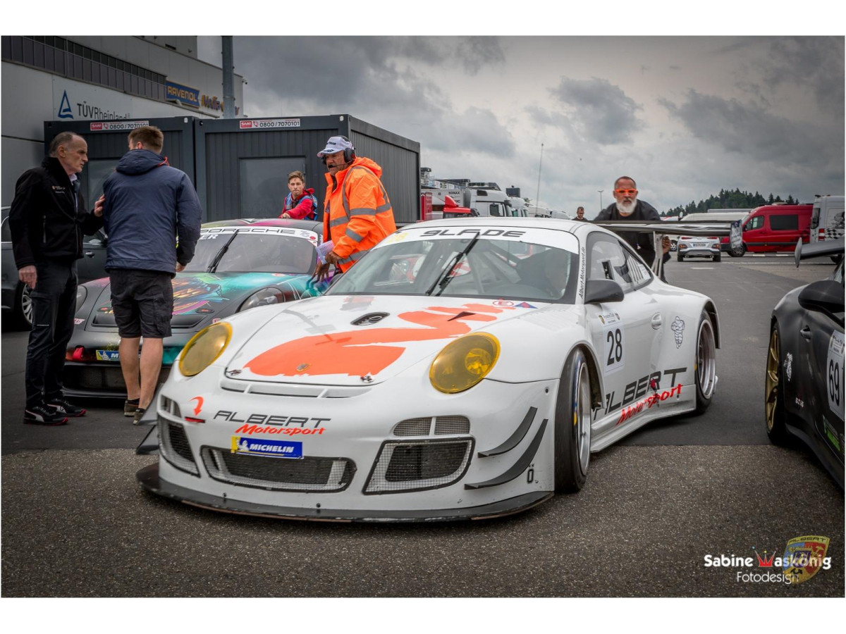 Porsche 997 GT3 R - Sabine Schmitz - Patrick Huismann - Frikadelli - par Albert Motorsport