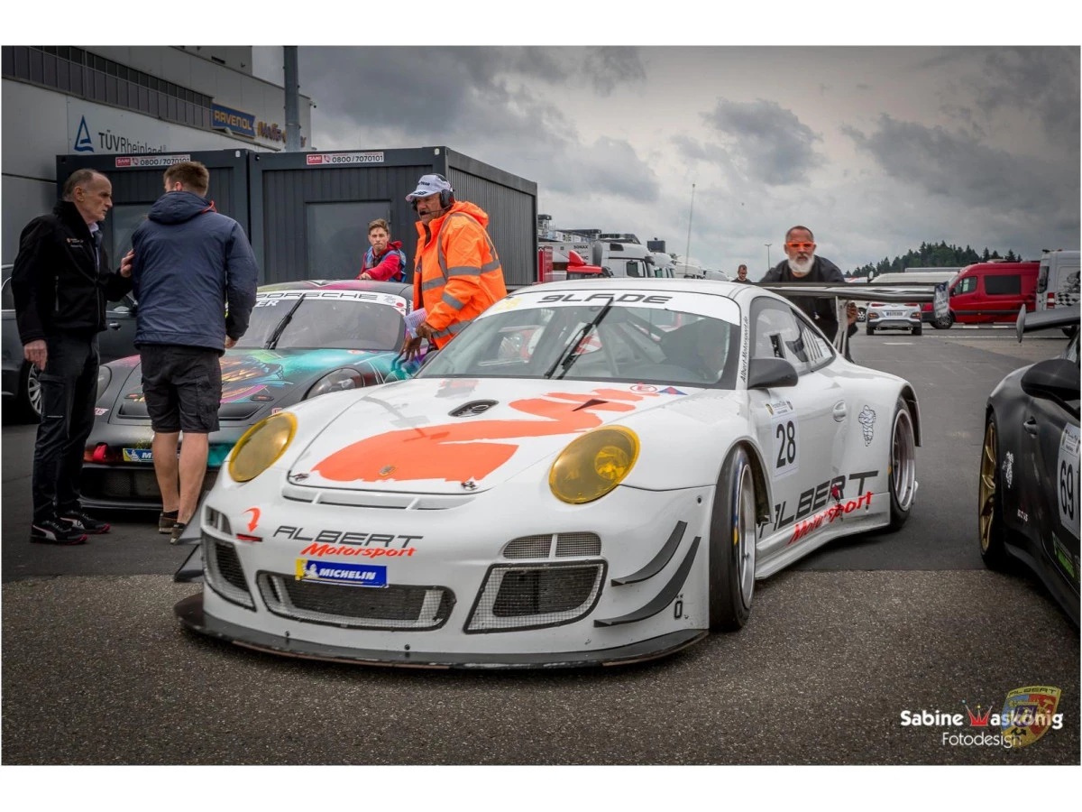 Porsche 997 GT3 R - Sabine Schmitz - Patrick Huismann - Frikadelli - por Albert Motorsport | Albert Motorsport