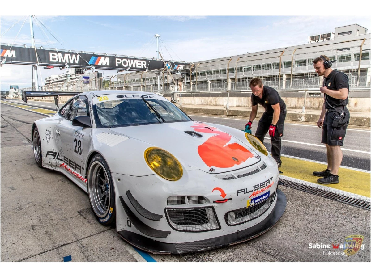 Porsche 997 GT3 R - Sabine Schmitz - Patrick Huismann - Frikadelli - di Albert Motorsport | Albert Motorsport