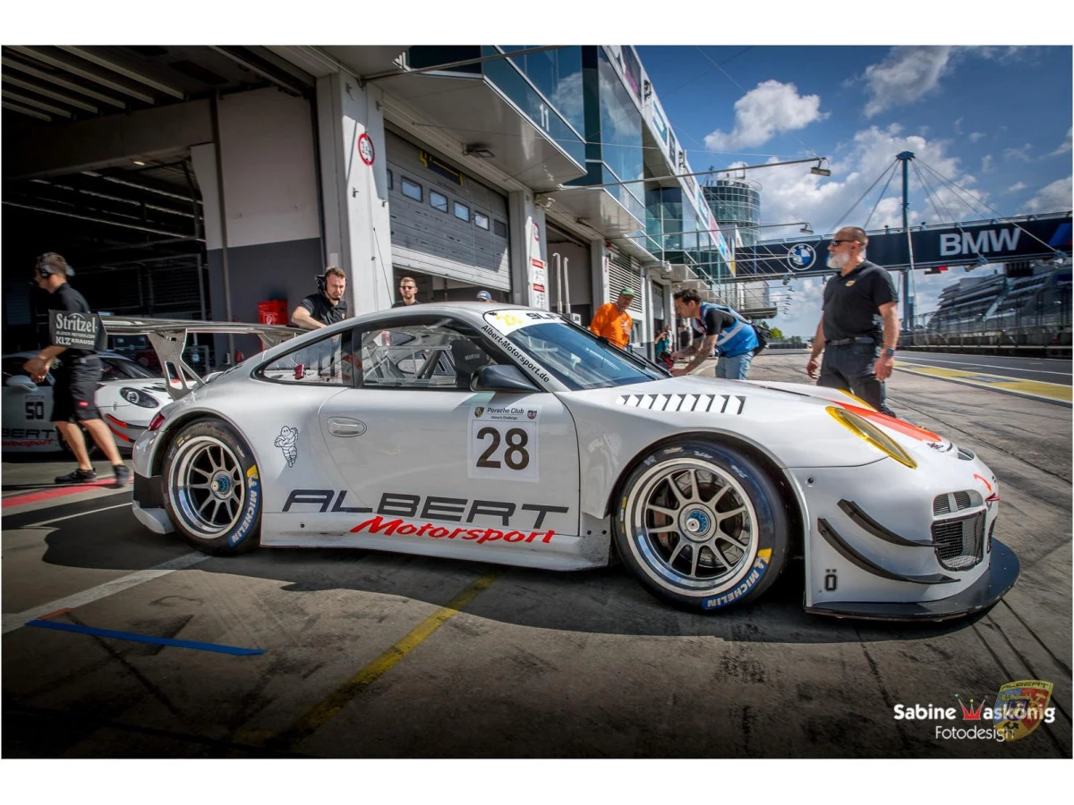 Porsche 997 GT3 R - Sabine Schmitz - Patrick Huismann - Frikadelli - di Albert Motorsport | Albert Motorsport