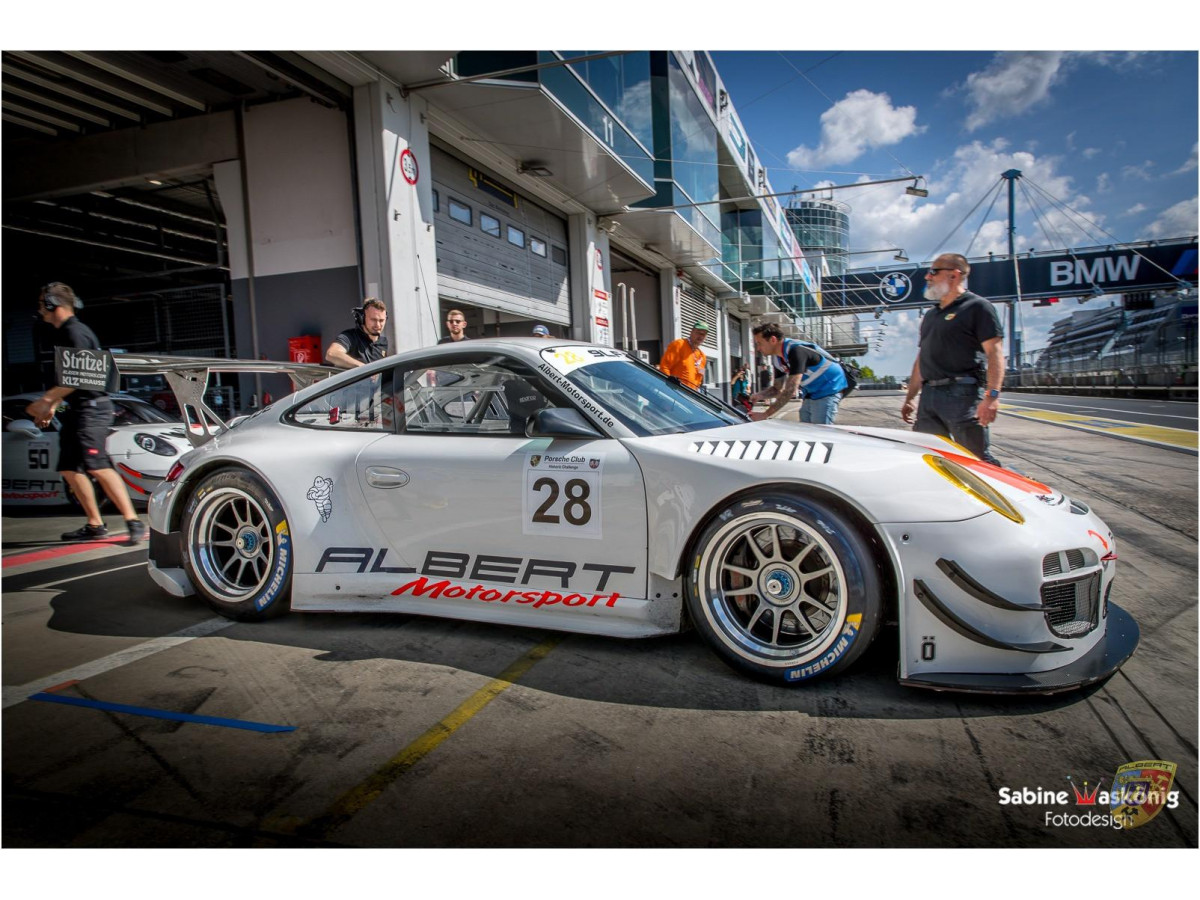 Porsche 997 GT3 R - Sabine Schmitz - Patrick Huismann - Frikadelli - por Albert Motorsport