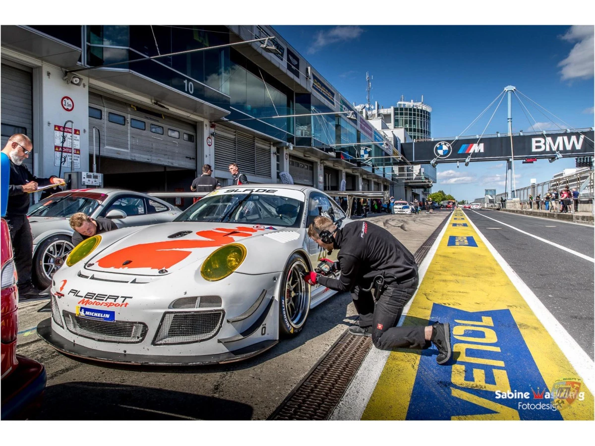 Porsche 997 GT3 R - Sabine Schmitz - Patrick Huismann - Frikadelli - par Albert Motorsport | Albert Motorsport