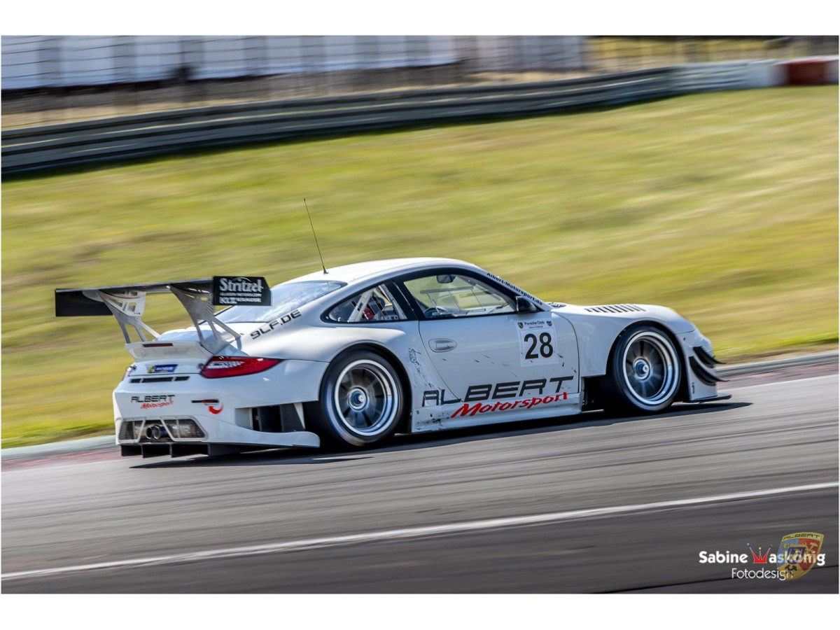 Porsche 997 GT3 R - Sabine Schmitz - Patrick Huismann - Frikadelli - por Albert Motorsport