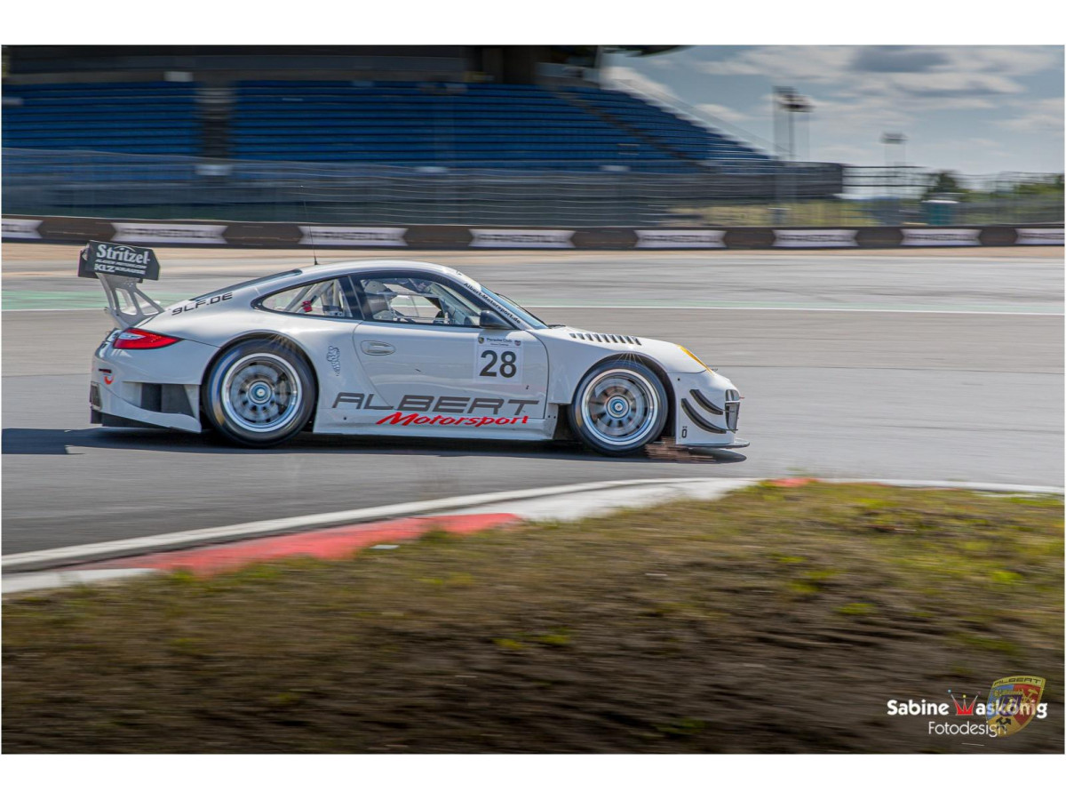 Porsche 997 GT3 R - Sabine Schmitz - Patrick Huismann - Frikadelli - par Albert Motorsport