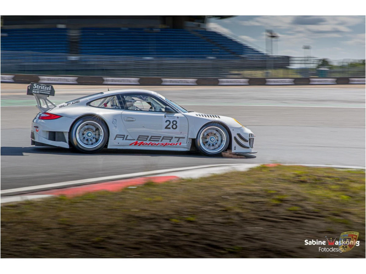 Porsche 997 GT3 R - Sabine Schmitz - Patrick Huismann - Frikadelli - por Albert Motorsport | Albert Motorsport