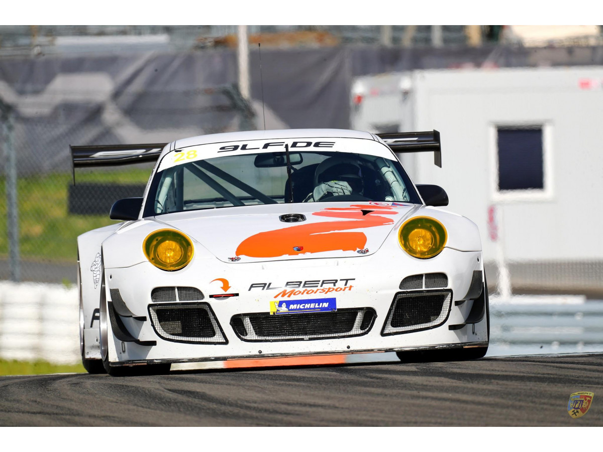 Porsche 997 GT3 R - Sabine Schmitz - Patrick Huismann - Frikadelli - di Albert Motorsport