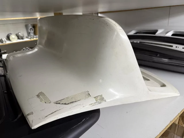 Aileron arrière «&nbsp;queue de canard&nbsp;» pour Porsche 911 RS 2,7 litres Carrera. Capot en fibre de verre.